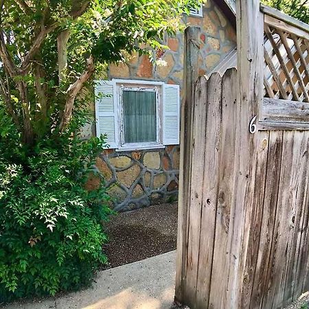 D'Vinery Rock Cottage/ #6 유레카 스프링스 외부 사진