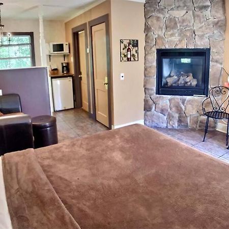 D'Vinery Rock Cottage/ #6 유레카 스프링스 외부 사진